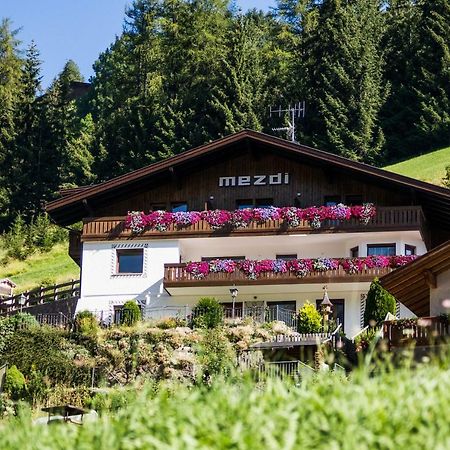 Apartments Mezdi Santa Cristina Val Gardena Exteriör bild