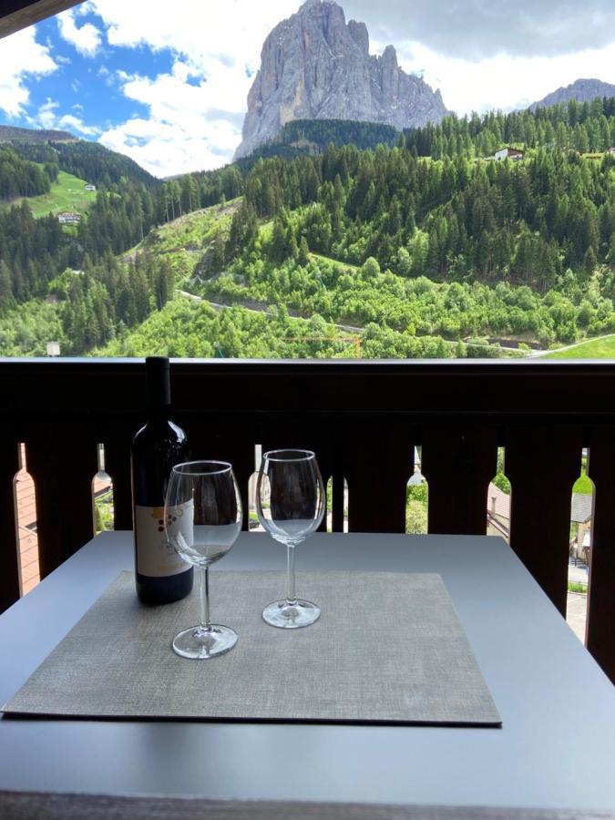 Apartments Mezdi Santa Cristina Val Gardena Exteriör bild