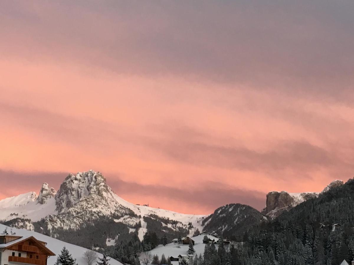 Apartments Mezdi Santa Cristina Val Gardena Exteriör bild