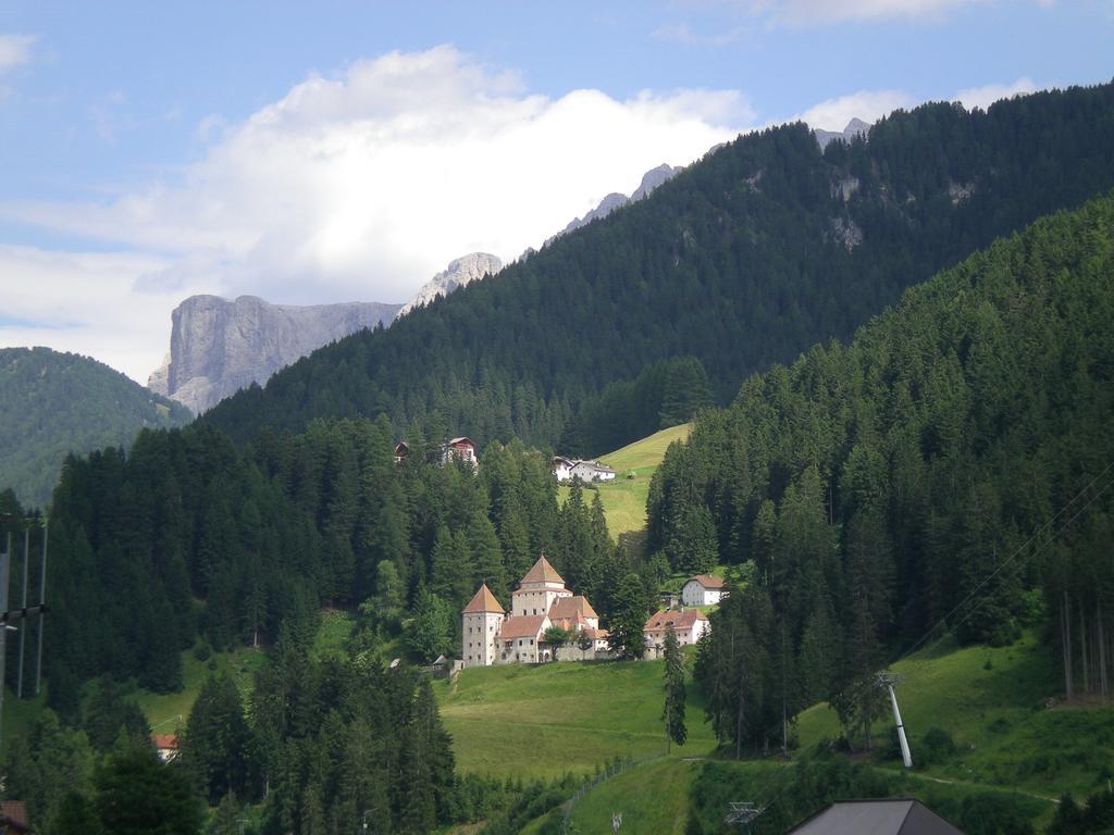 Apartments Mezdi Santa Cristina Val Gardena Exteriör bild