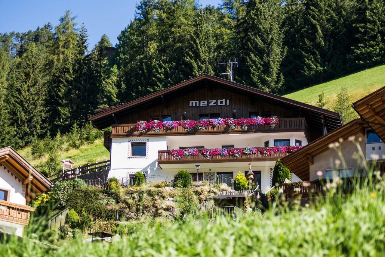 Apartments Mezdi Santa Cristina Val Gardena Exteriör bild