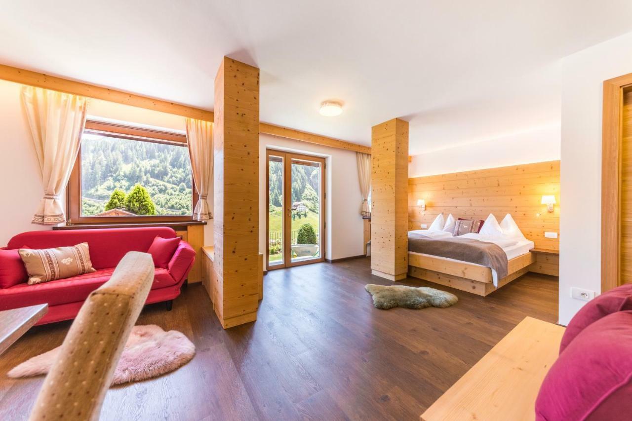 Apartments Mezdi Santa Cristina Val Gardena Exteriör bild