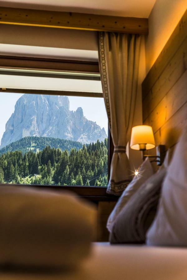 Apartments Mezdi Santa Cristina Val Gardena Exteriör bild