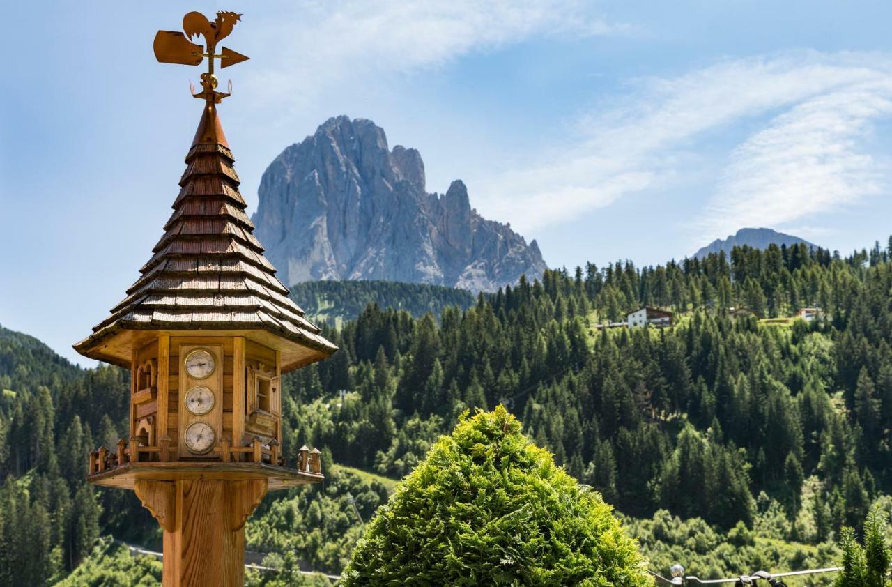 Apartments Mezdi Santa Cristina Val Gardena Exteriör bild
